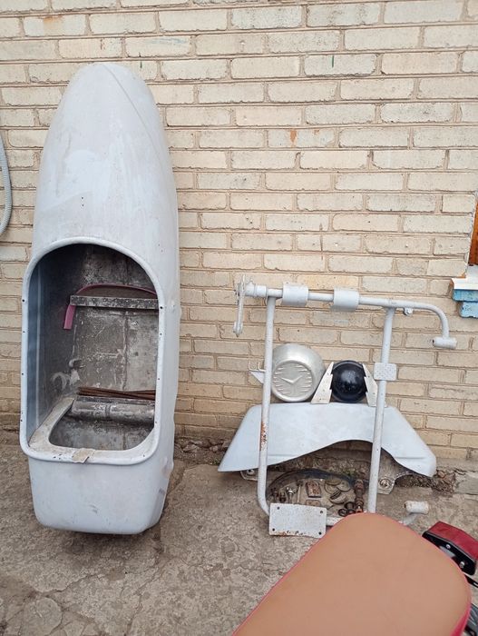 Паннонія с боковим причепом с документами.