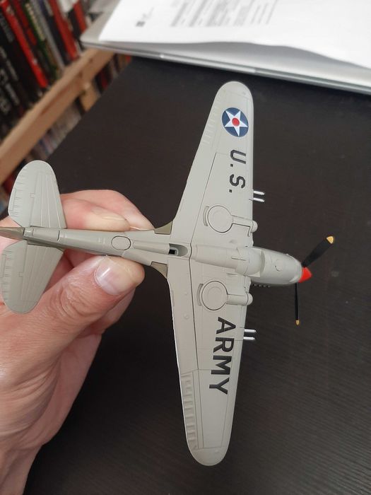 Curtiss P-40B Warhawk -  1942 - 1:72 - World War II Planes - USA