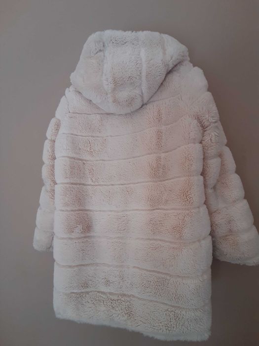 Casaco Pelucia creme com capuz