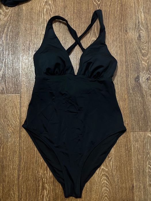 Купальник суцільний чорний H&M розмір М красива спинка
