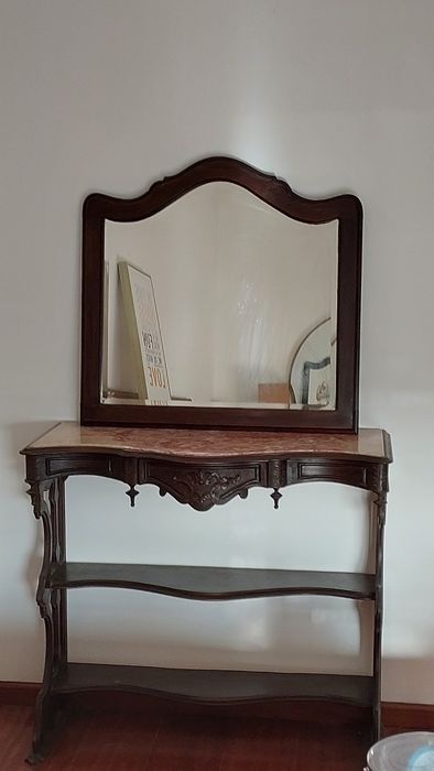 Credência com espelho