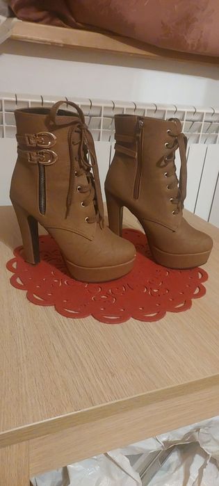 Botki na obcasie