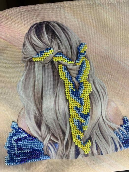 Косметичка вишита бісером