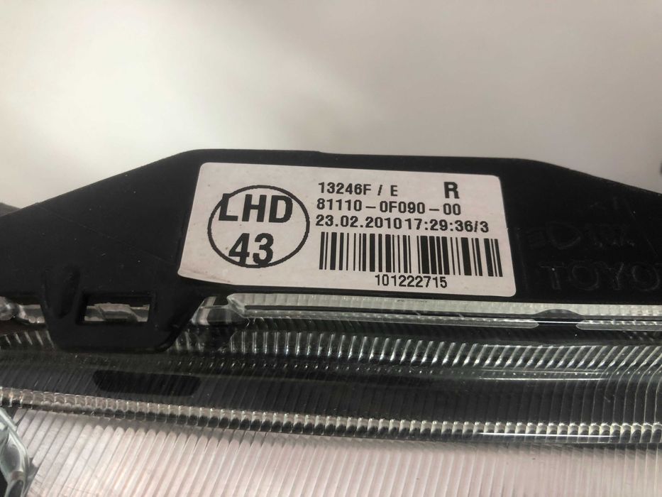 Фара Toyota Verso 81110-0F090