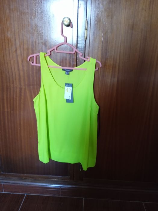 Roupa (blusas de Verão)