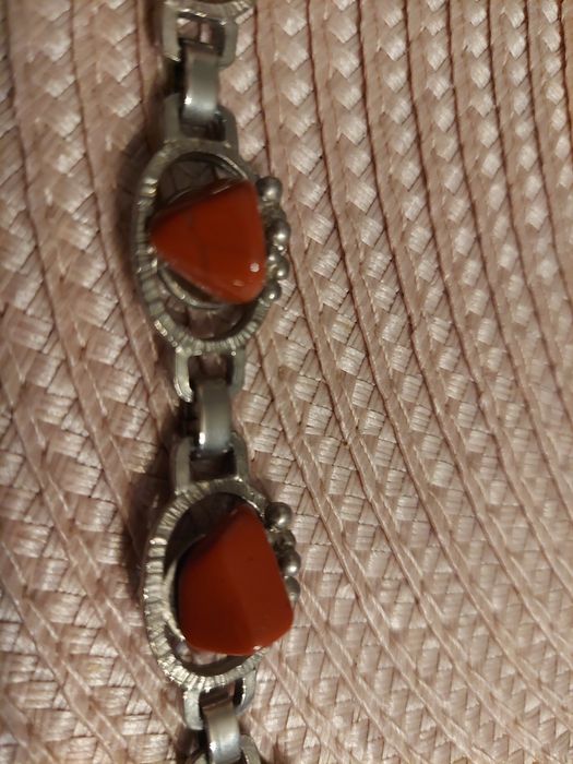 Bransoletka z kamieniami