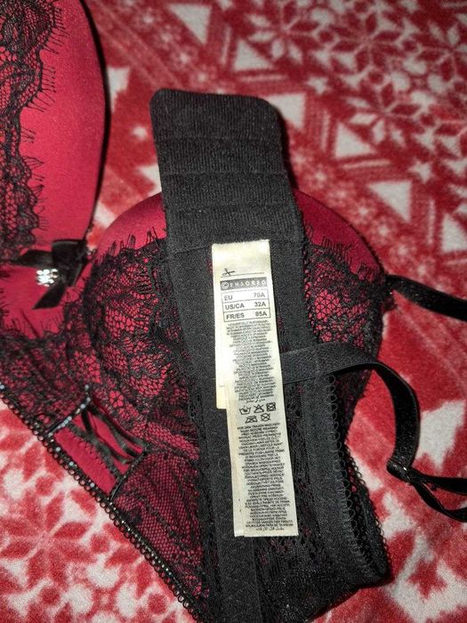 Бюстгралтер 70А з пуш-апом бренду Censored червоний з чорним