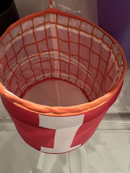 Varão metal com acessorios de criança