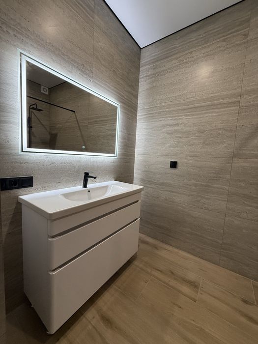 Продам будинок з ремонтом та бомбосховищем в Дмитрівці