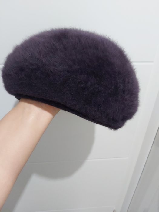 Fioletowy Beret z puszkiem