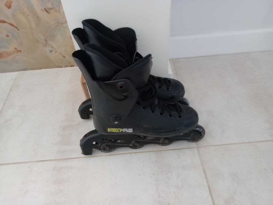 Patins em linha pretos