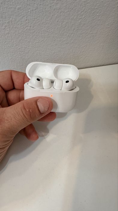 Vendo AirPods Pro 3 Original menos de 2 meses de uso com garantia de 3 anos do Auchan e 1 ano da Apple tenho a facura da compra