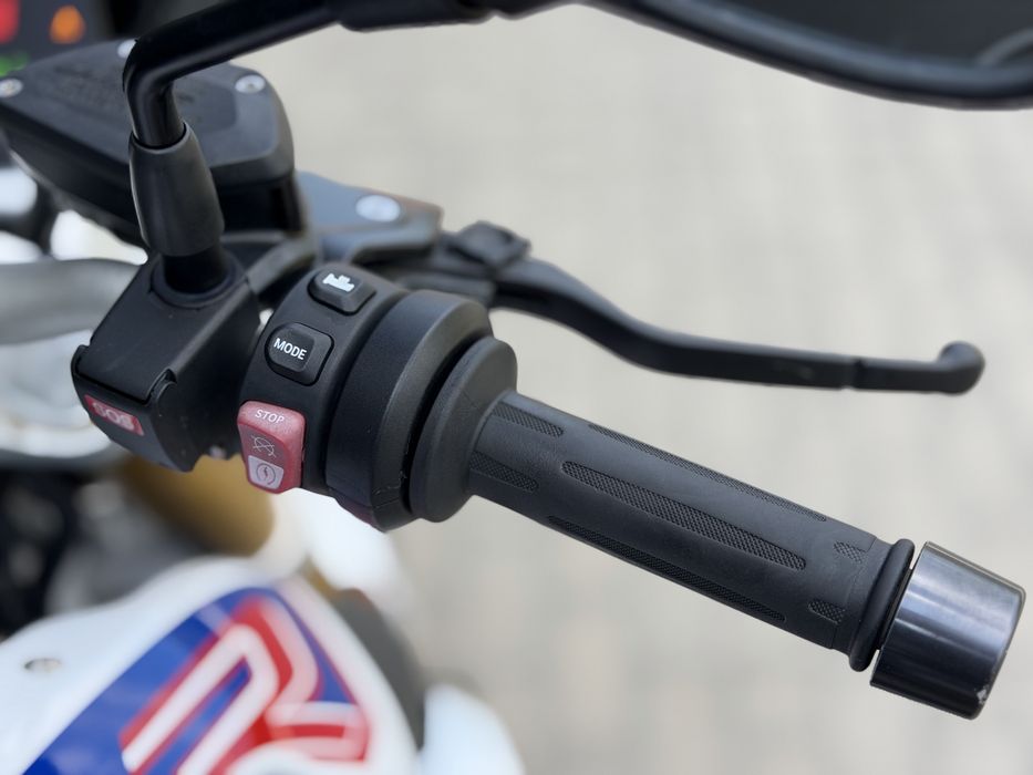 2021 BMW R1250R HP