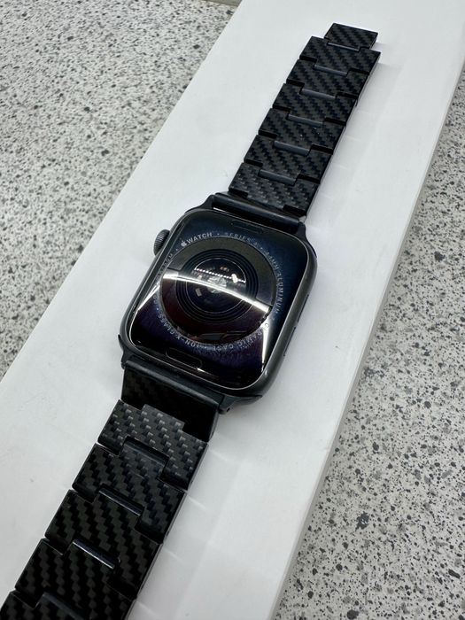 Продам Apple Watch Series 4 44mm Space Gray