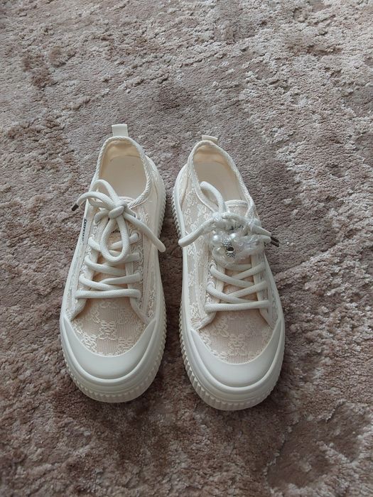 Вишукані кружевні кеди