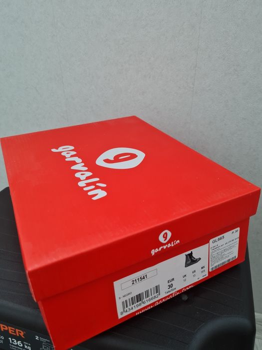 Продаю лакированные ботинки для девочки