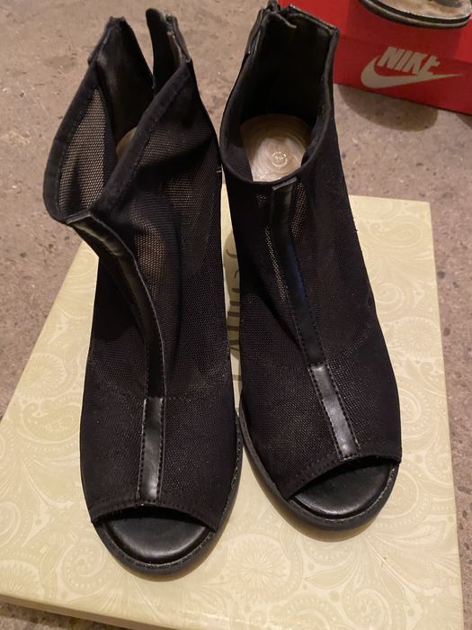 Buty damskie na obcasie