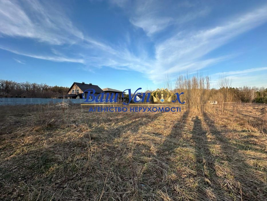 Продажа  участка земли в лесу в городке. село Круглик.