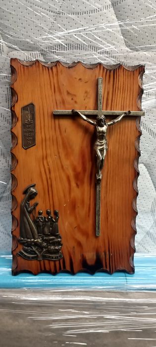 Antiga placa de madeira de Jesus cristo alusiva a nossa sra. De fatima