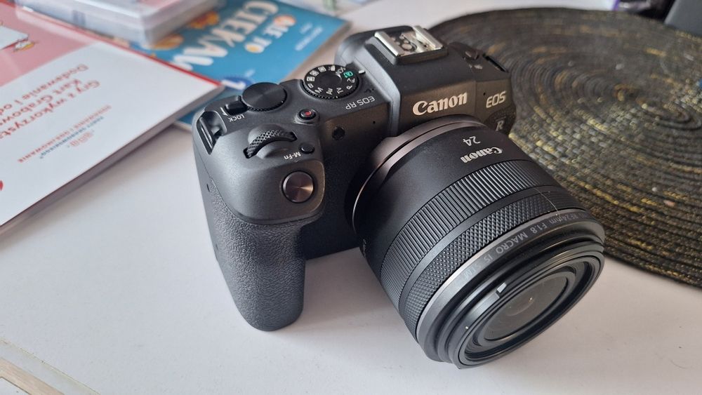 obiektyw Canon RF 24 mm f/1.8 Macro IS STM