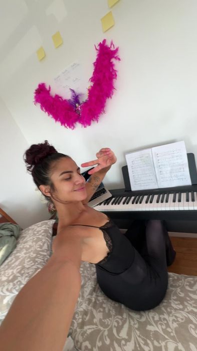 Piano Digital YAMAHA P-45 com mesa de suporte