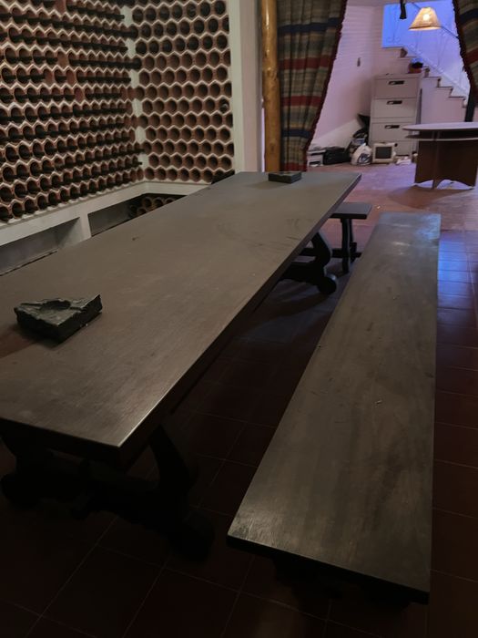 Mesa de  Adega. De. madeira  maciça espetacular