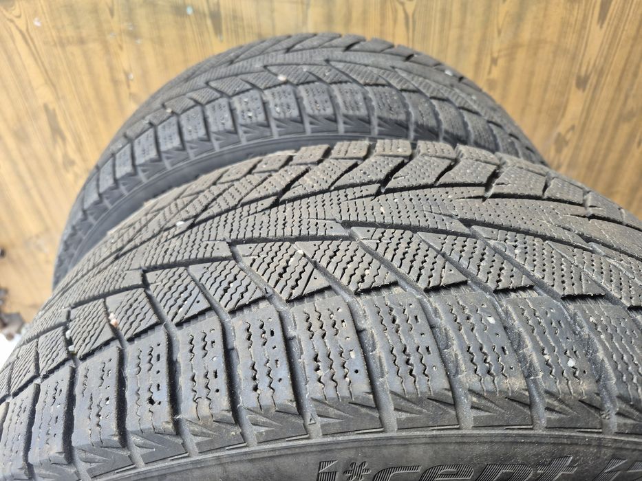 Шини зимові Hankook winter i-cept iz2 225/45 R17