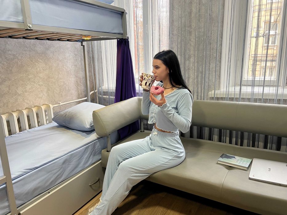 Хостел сучасний у Києві вул. Дмитрівська. Легка доступність! Світло є!