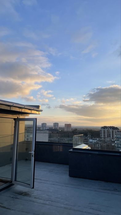 Продам 3 кімнатну квартиру з терасою 163.5м2