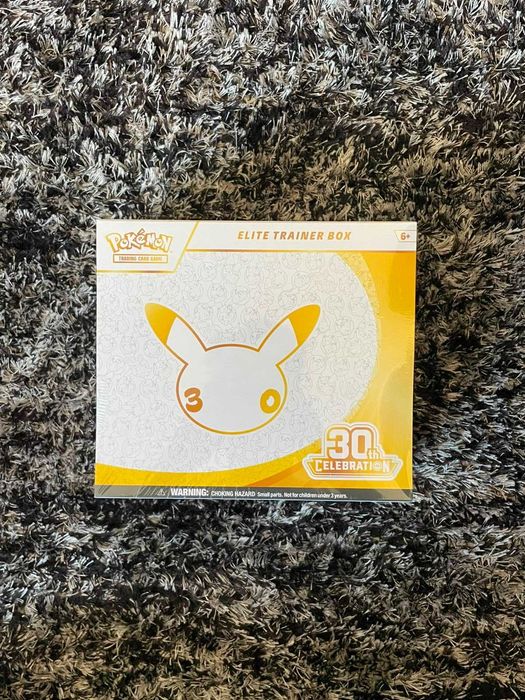 Pokémon TCG 30th Celebration Elite Trainer Box (30 anos)