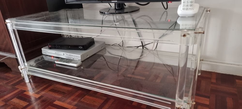 Mesa de apoio em acrilico