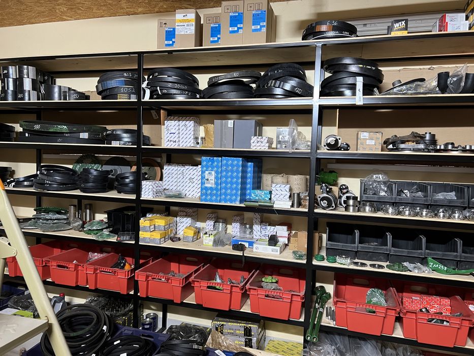 Запчастини до зернокомбайна Джон Дір 935 952 1052