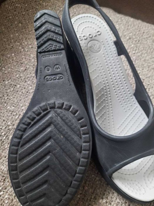 Жіночі босоніжки на танкетці Crocs Havana Slingback, розмір 8
