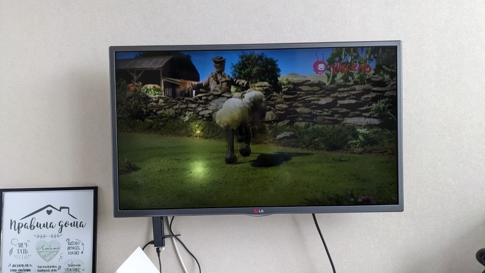 Телевізор LG 32LB563U