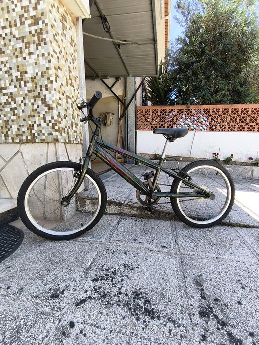 Bicicleta pouco uso