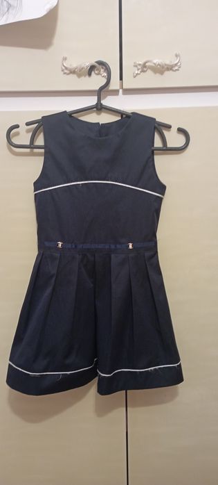 Сукня ідеальна для школи