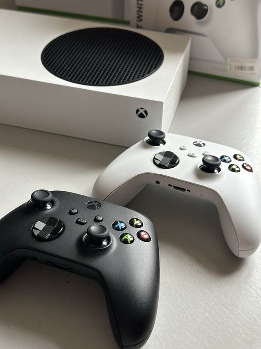Xbox Series S 512gb 2 геймпада