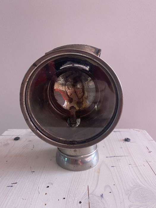 Zabytkowa lampa rowerowa karbitowa