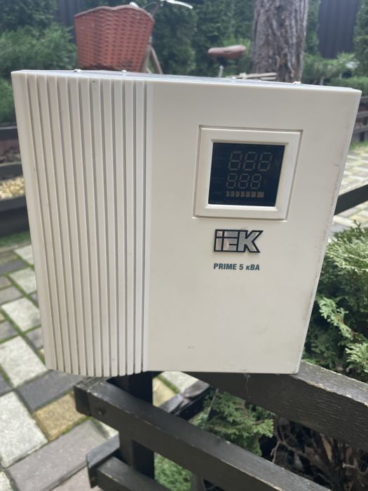 Стабилизатор напряжения ІЕК 5 Ква