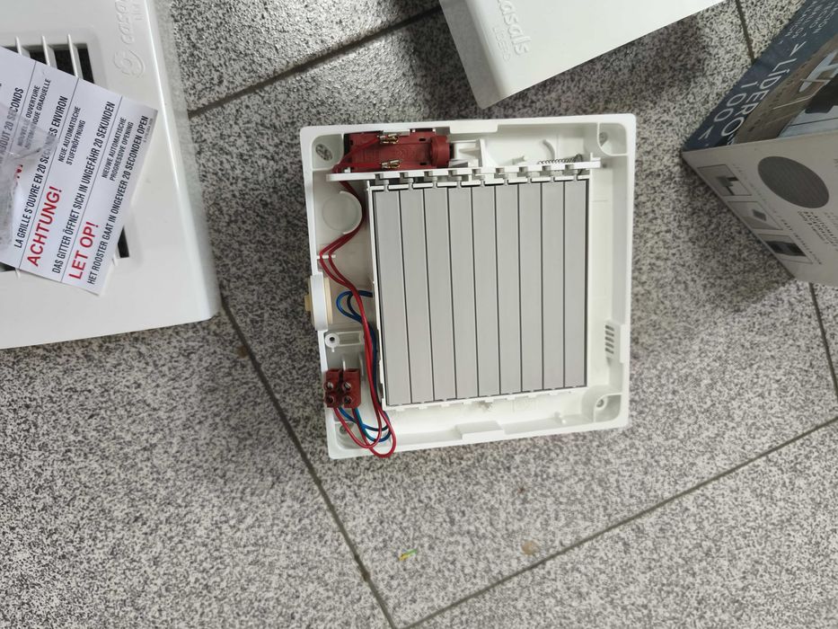 Extractor with Anti-Backflow Shutter (Two Units)64285172019713123