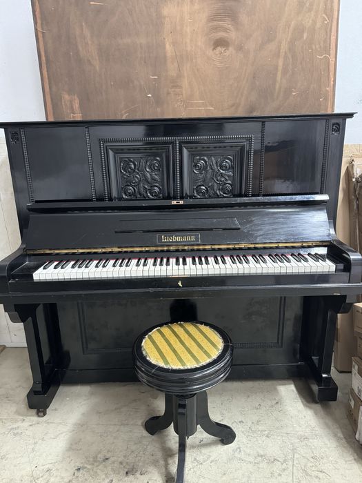 Piano LIEBMANN , com armação em ferro