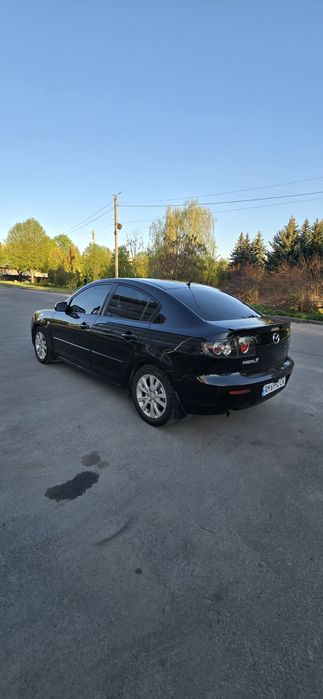 Машина Mazda 3