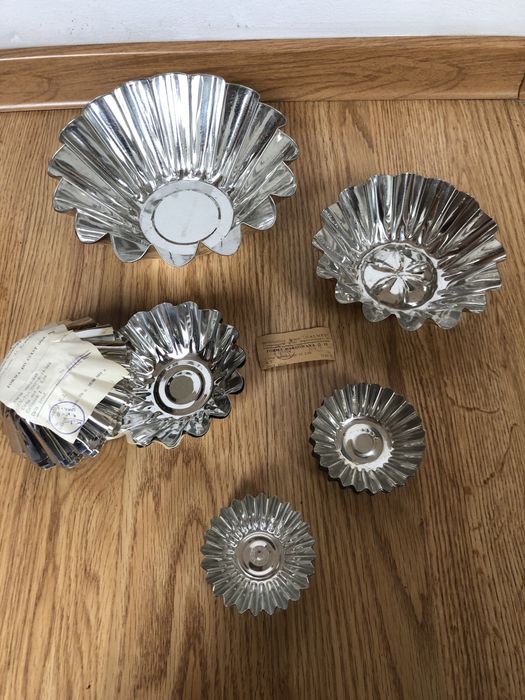 Zestaw foremek 28 sztuk, karbowane,metalowe