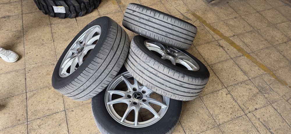 Vendo jantes originais Mercedes 16 com pneus