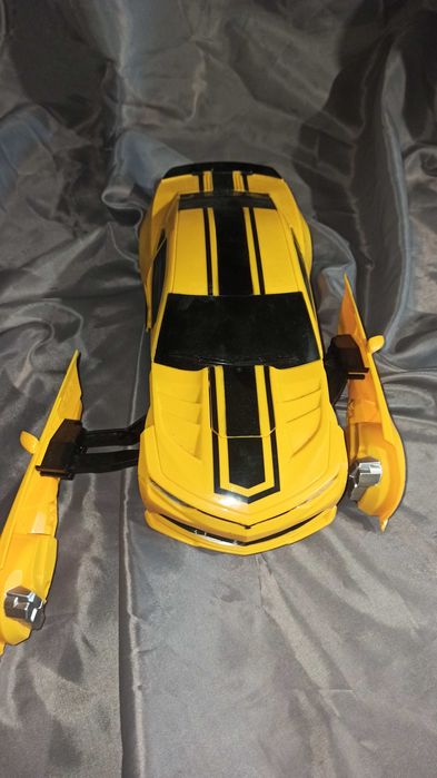 Игровой робот Бамблби , Bumblebee , трансформер длинна 25см