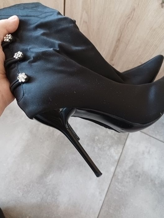 Kozaki z kryształkami na szpilce rozmiar 40