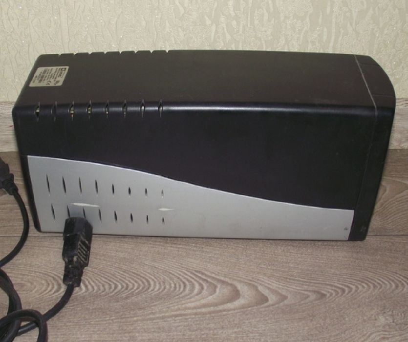 ИБП  УПС UPS Mustec Power must 650 ват с аккумулятором!