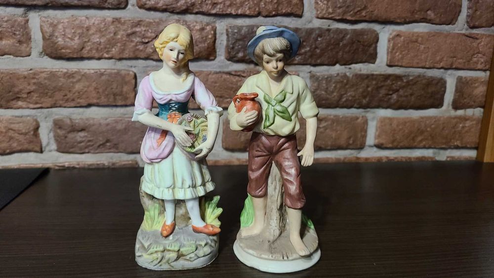 Пара порцелянових статуеток
