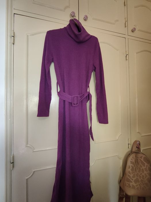 Vendo vestidos são novos