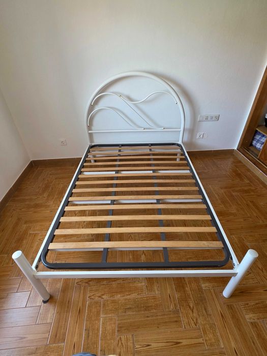 Cama de Casal em Ferro, com Estrado e Colchão